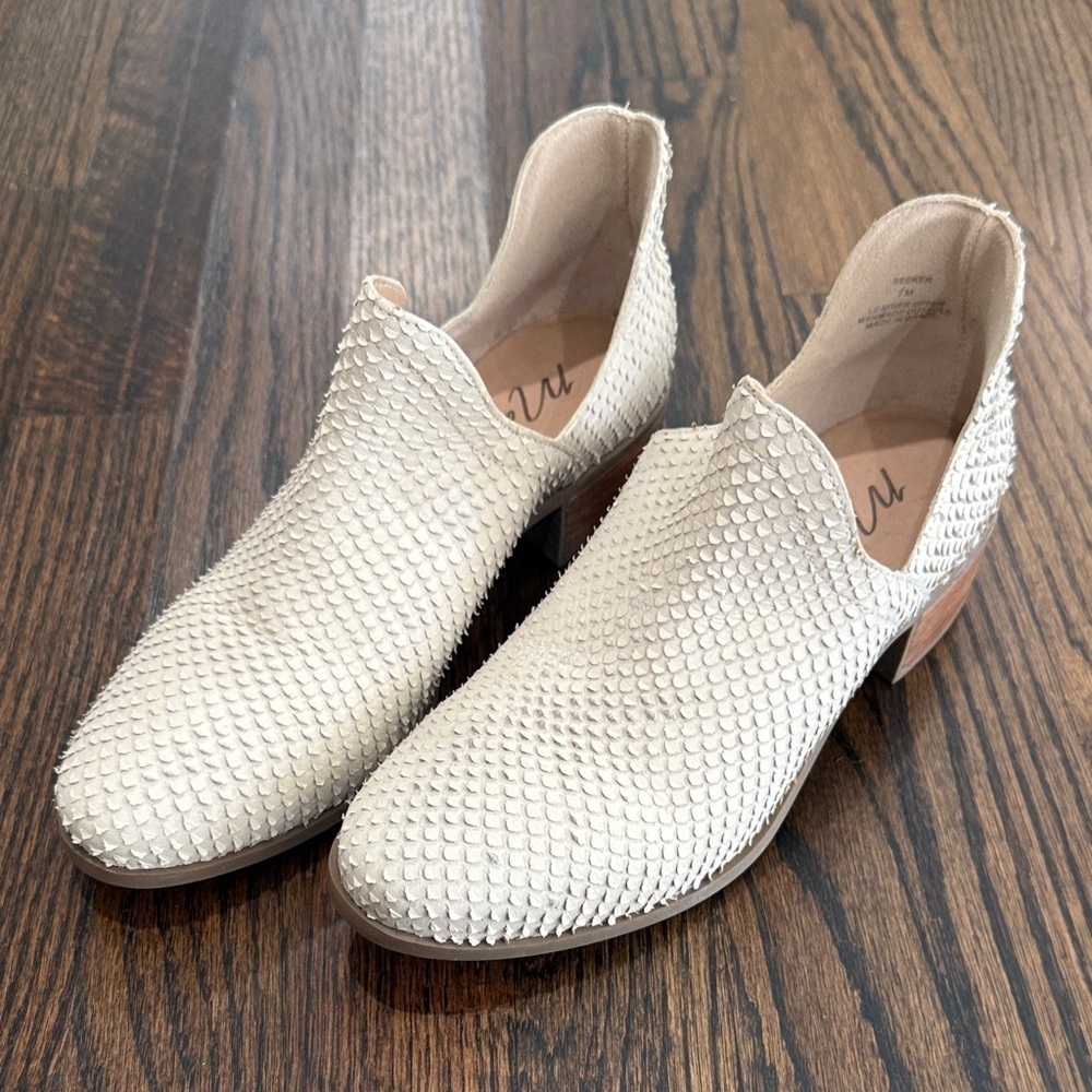 Matisse Cream Seeker Ankle Boot Women’s Size 7